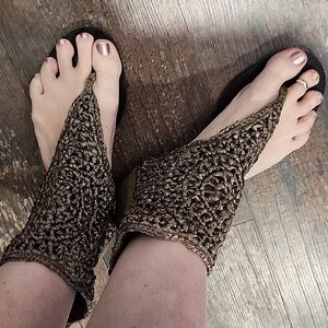 Elizabeth and James crocheted sandals size 7 1/2 green